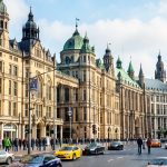 Museums located in historic buildings in London