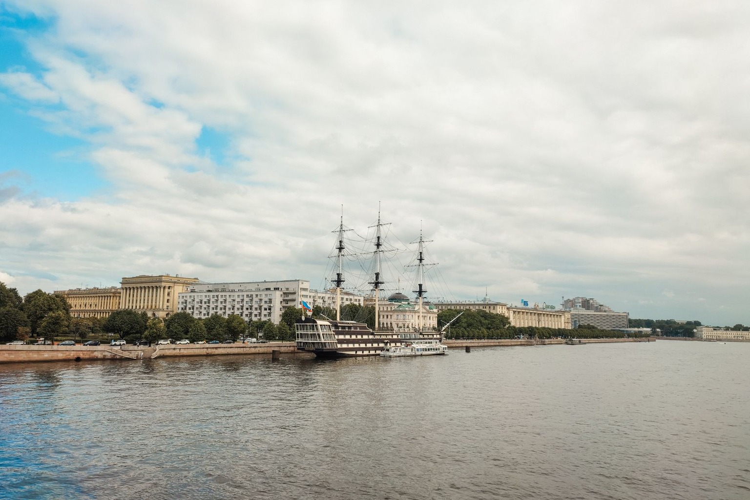 Areas linked to London’s maritime history — Uncover the Hidden Docks of Wapping and Shadwell